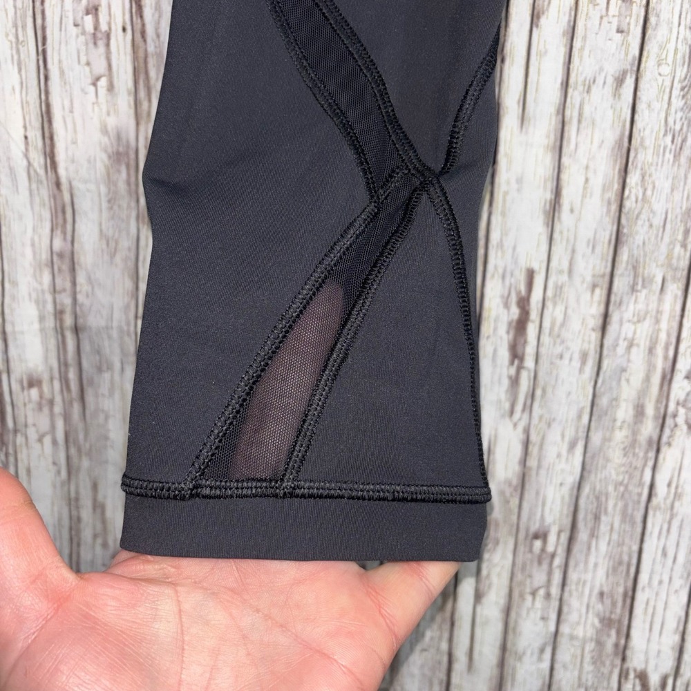 Lululemon Black Cropped Leggings Mesh Panel Athleisure Workout Activewear Size 6 - Picture 3 of 5